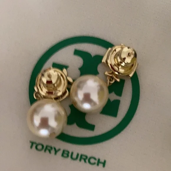 Elegant Tory Burch Logo Pearl Drop Earrings - Picture 4 of 5